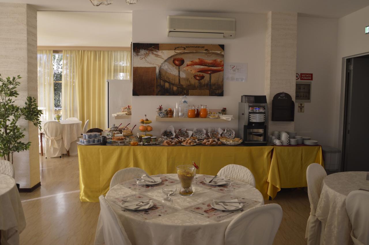 Hotel Fucsia Ριτσόνε Εξωτερικό φωτογραφία