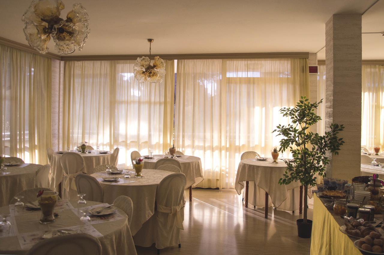Hotel Fucsia Ριτσόνε Εξωτερικό φωτογραφία
