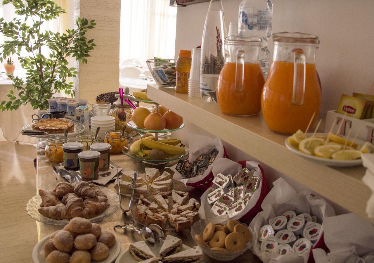 Hotel Fucsia Ριτσόνε Εξωτερικό φωτογραφία
