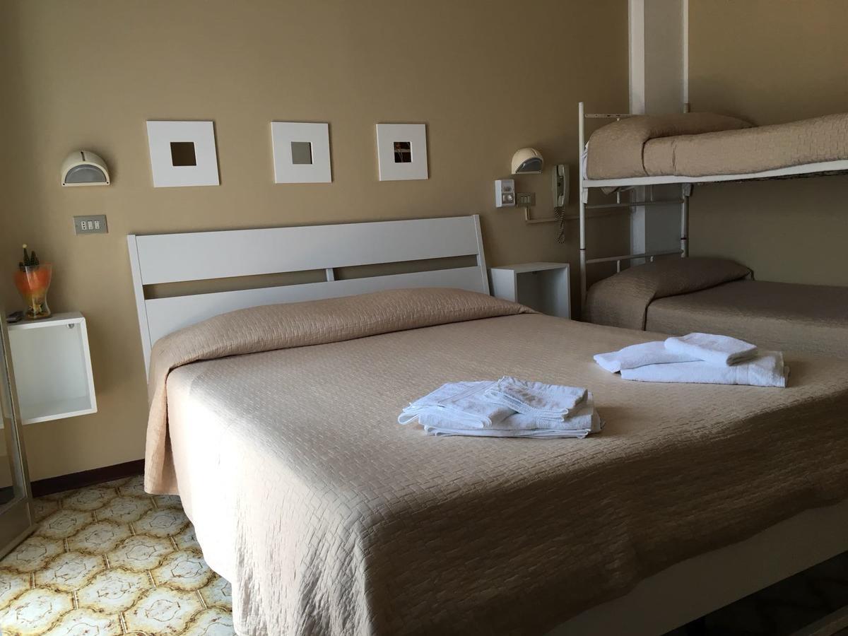 Hotel Fucsia Ριτσόνε Εξωτερικό φωτογραφία
