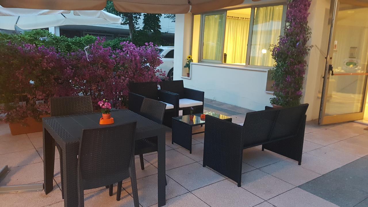Hotel Fucsia Ριτσόνε Εξωτερικό φωτογραφία