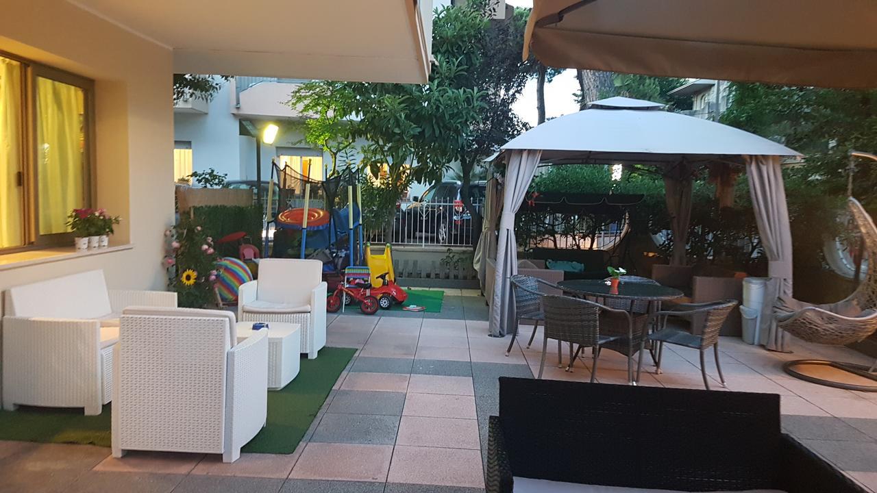 Hotel Fucsia Ριτσόνε Εξωτερικό φωτογραφία