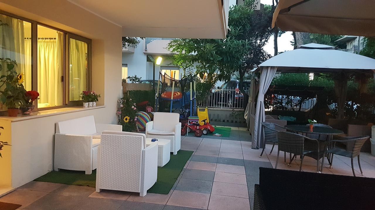 Hotel Fucsia Ριτσόνε Εξωτερικό φωτογραφία