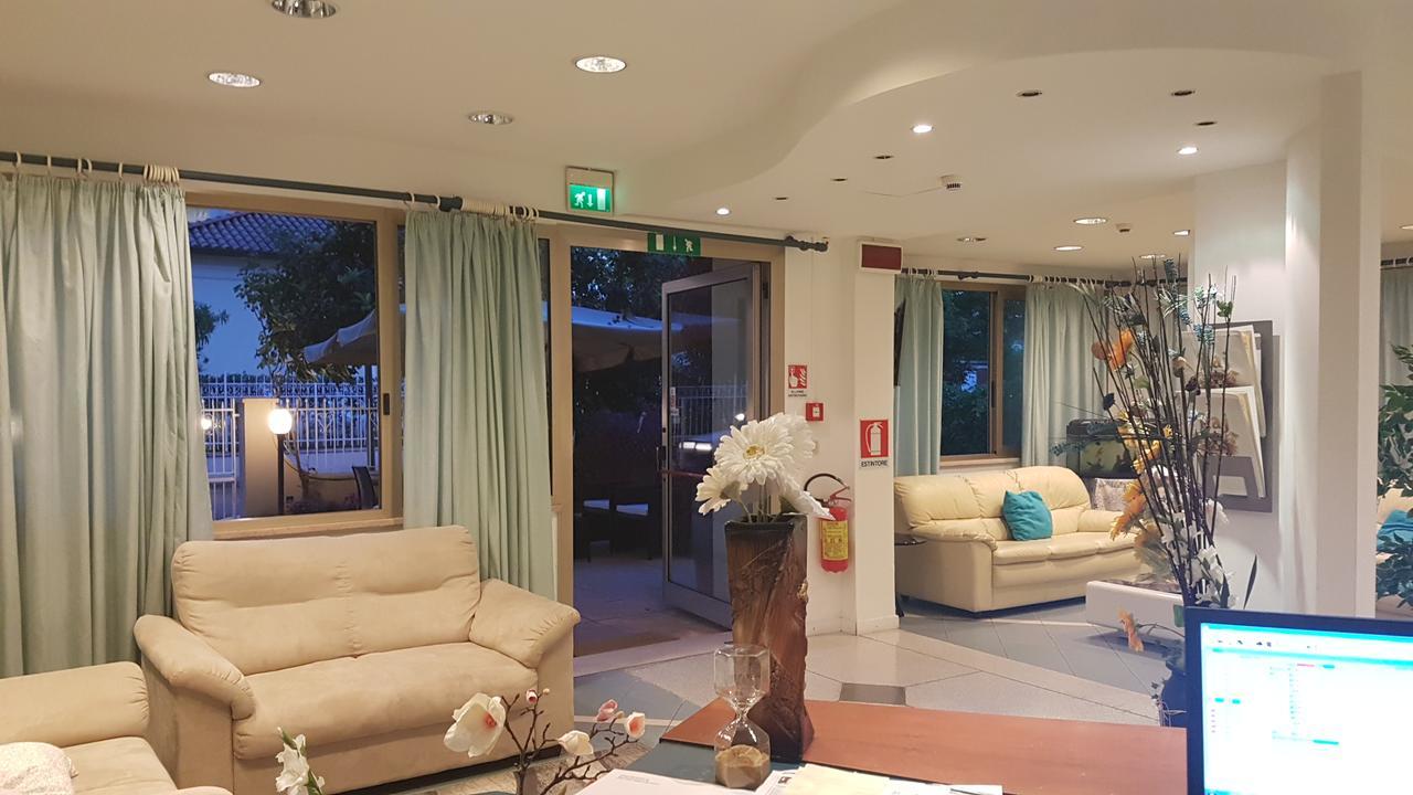 Hotel Fucsia Ριτσόνε Εξωτερικό φωτογραφία