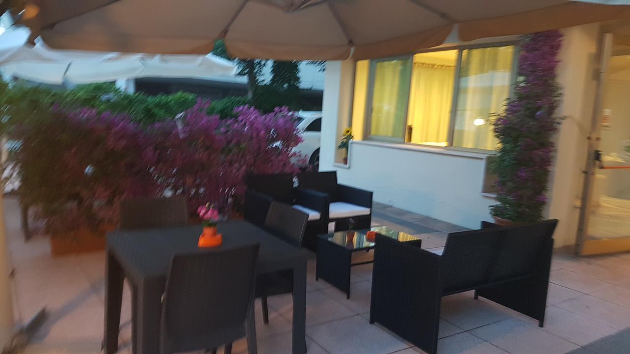 Hotel Fucsia Ριτσόνε Εξωτερικό φωτογραφία