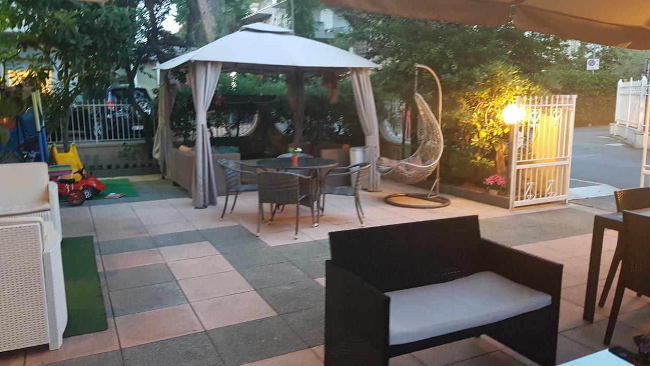 Hotel Fucsia Ριτσόνε Εξωτερικό φωτογραφία