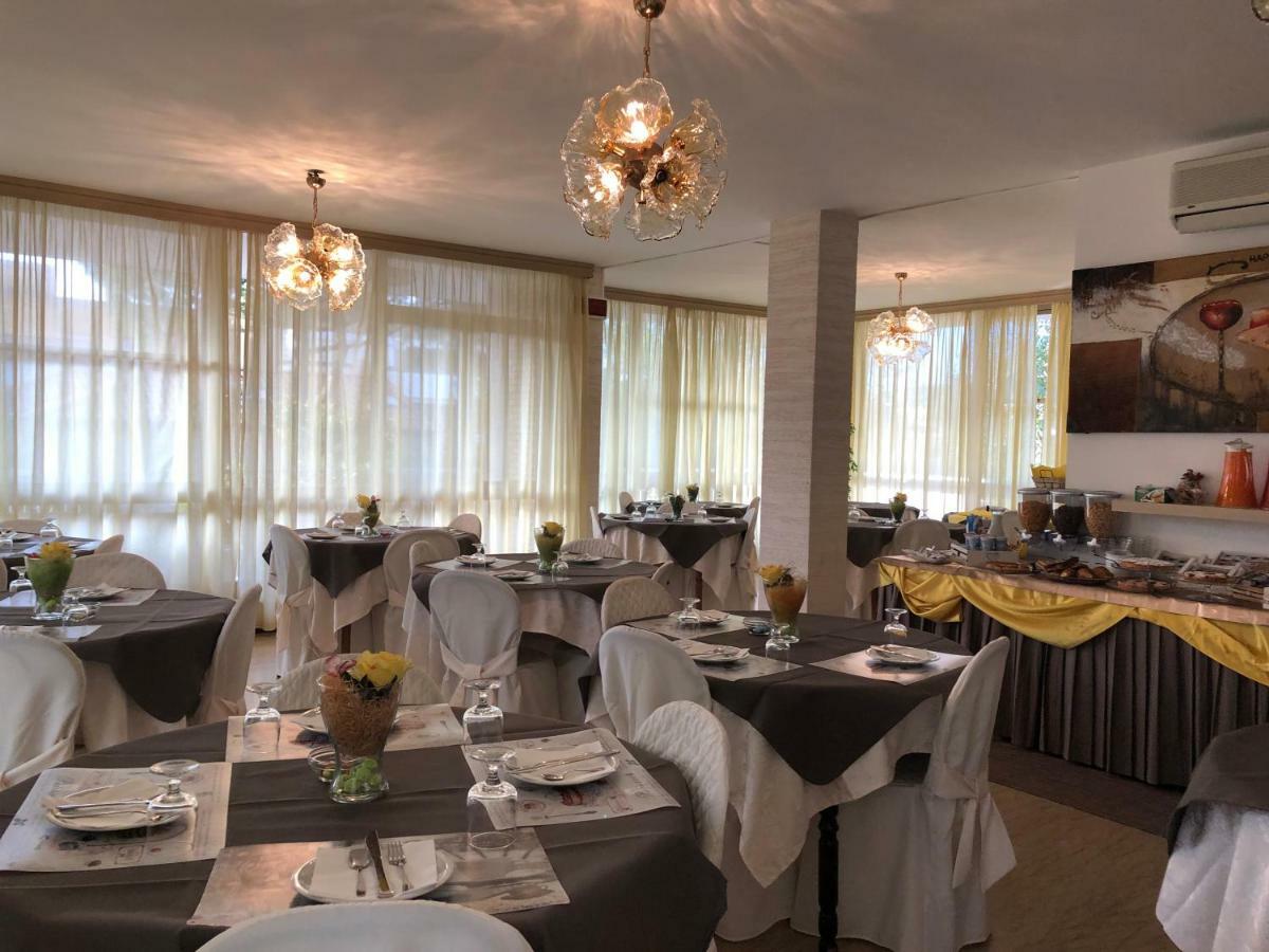 Hotel Fucsia Ριτσόνε Εξωτερικό φωτογραφία